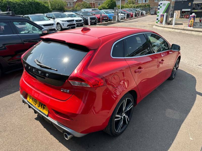 Volvo V40 D2 122 R Design Edition Red #4