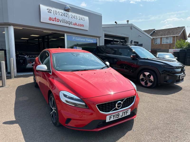 Volvo V40 D2 122 R Design Edition Red