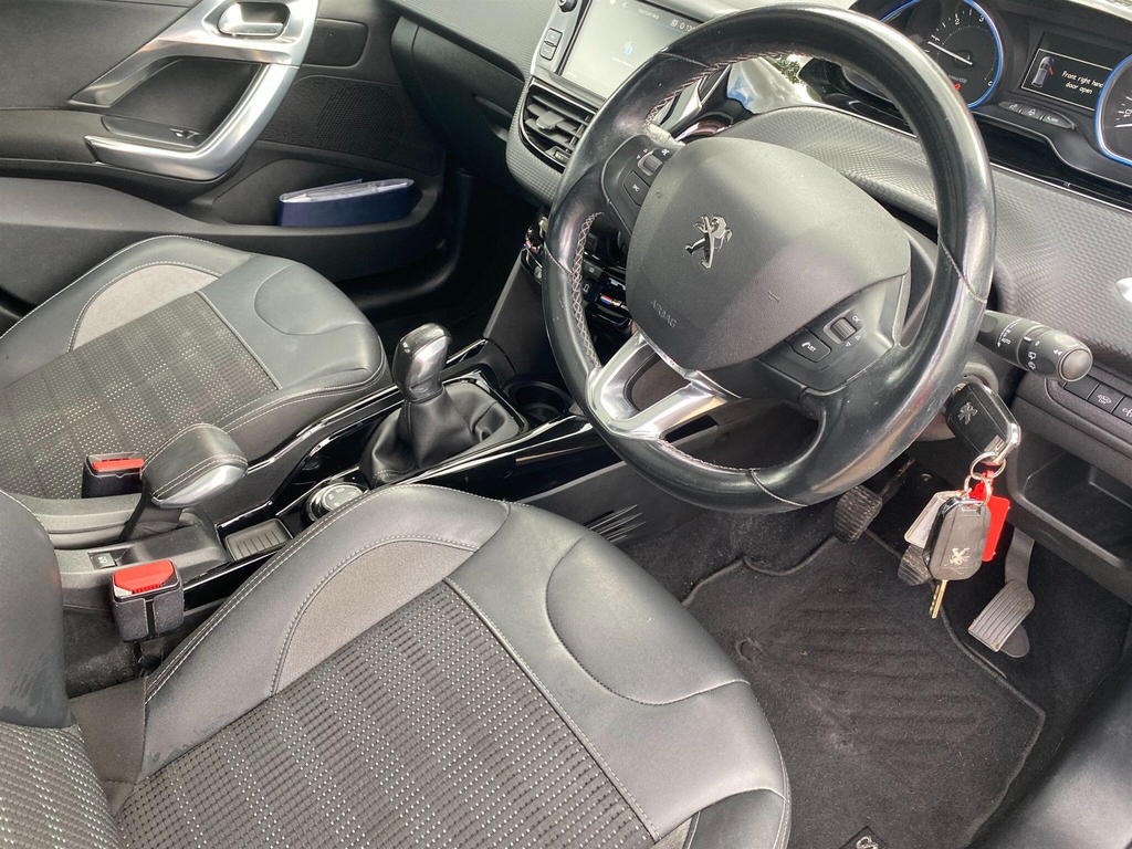 Peugeot 2008 1.6 Bluehdi Allure Premium Euro 6 Black #3
