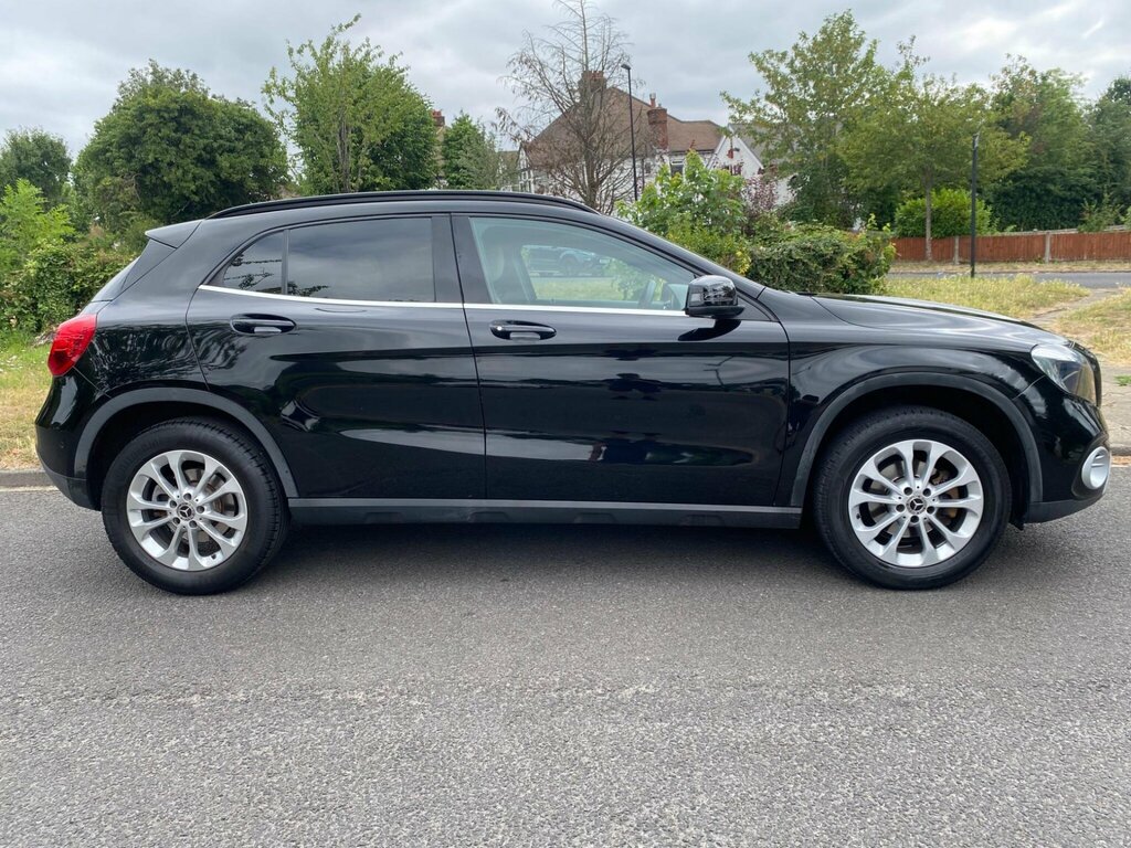 Mercedes-Benz GLA Class 1.6 Gla200 Se Executive 7G-dct Euro 6 Ss Black #4