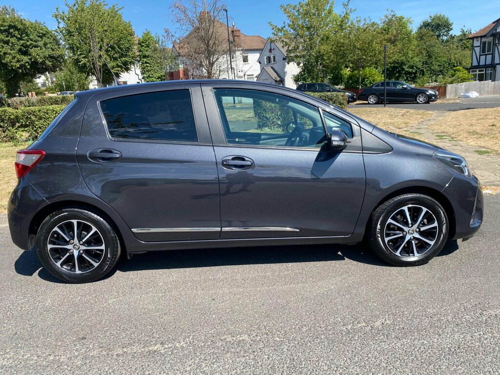 Toyota Yaris 1.5 Vvt-i Icon Tech Cvt Euro 6 Grey #4