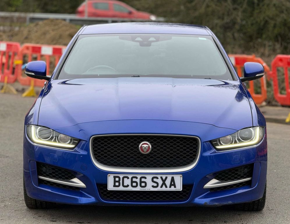 Jaguar XE R-sport D Blue #2