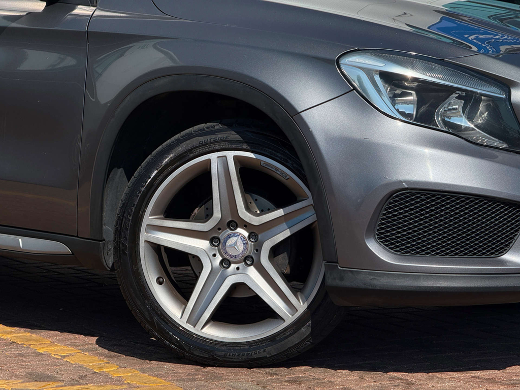 Mercedes-Benz GLA Class Red #9