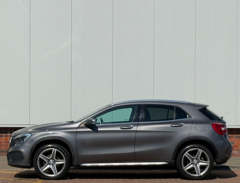 Mercedes-Benz GLA Class Red #10