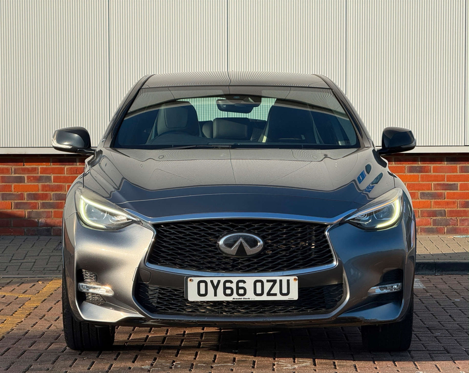 Infiniti Q30 Sport D #2