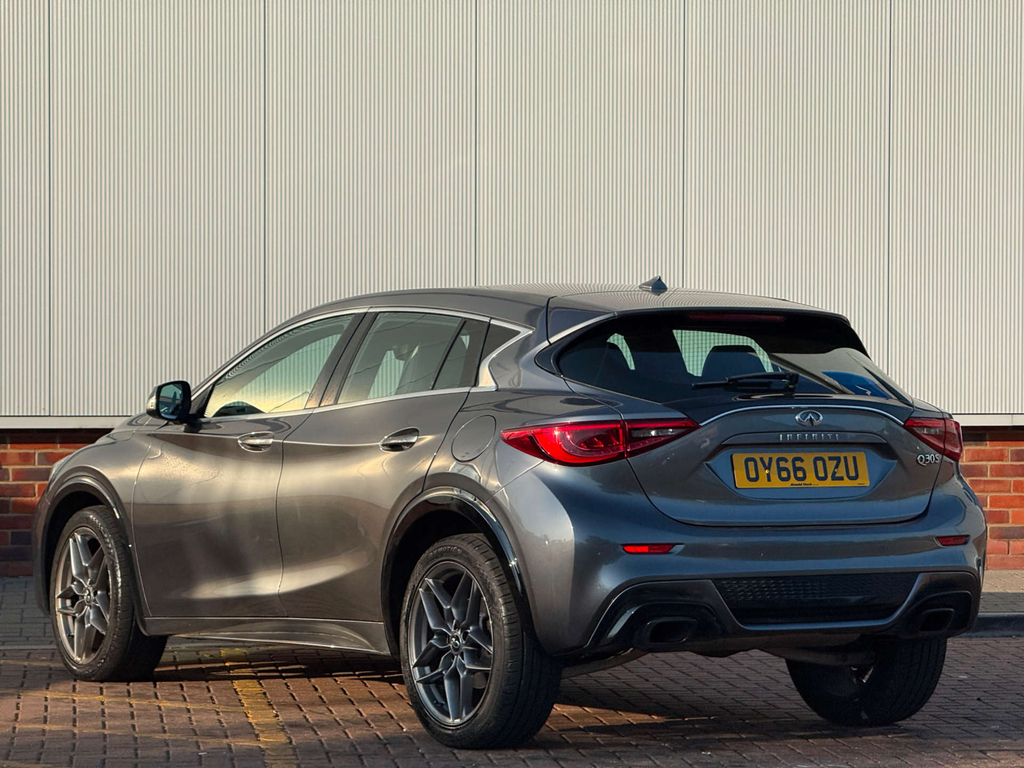 Infiniti Q30 Sport D #4