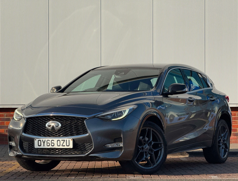 Infiniti Q30 Sport D #3