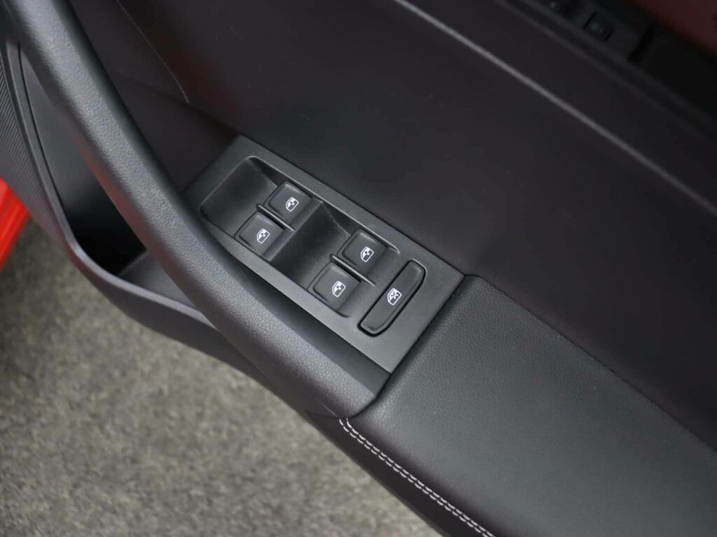 Skoda Rapid Spaceback 1L Se Tech Red #14