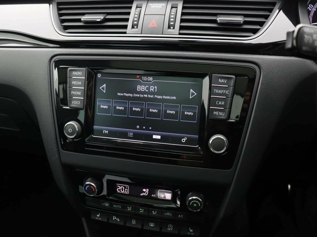 Skoda Rapid Spaceback 1L Se Tech Red #15