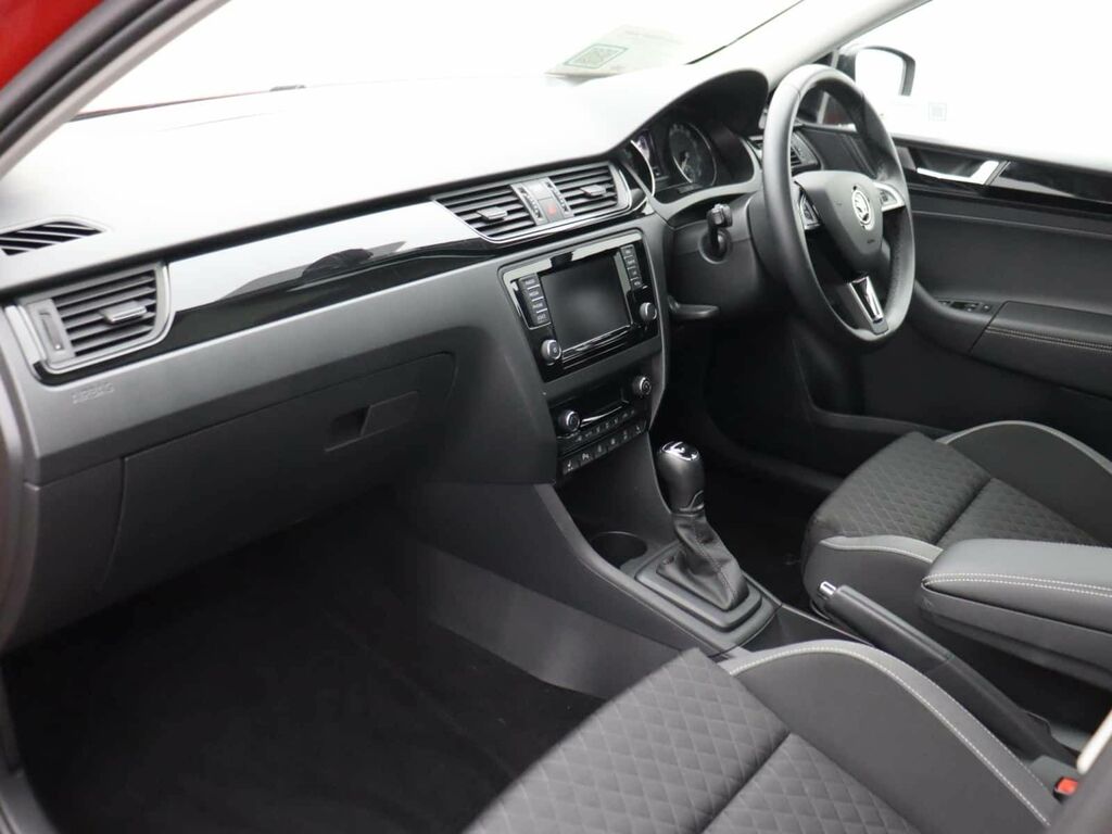 Skoda Rapid Spaceback 1L Se Tech Red #8