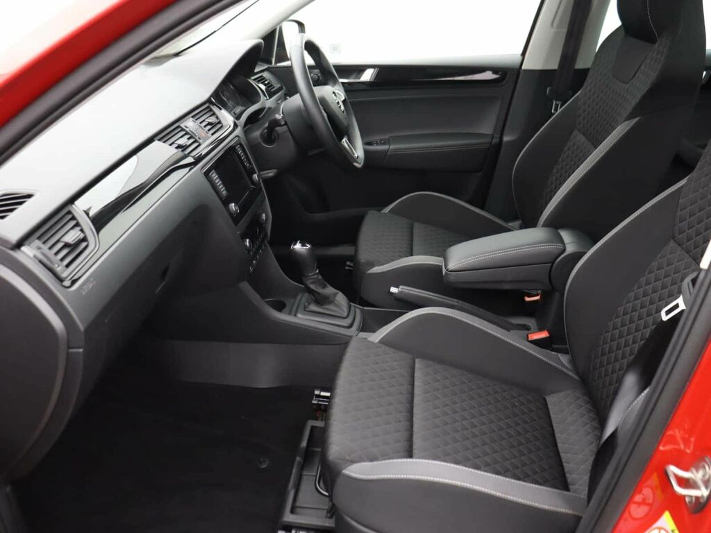 Skoda Rapid Spaceback 1L Se Tech Red #9