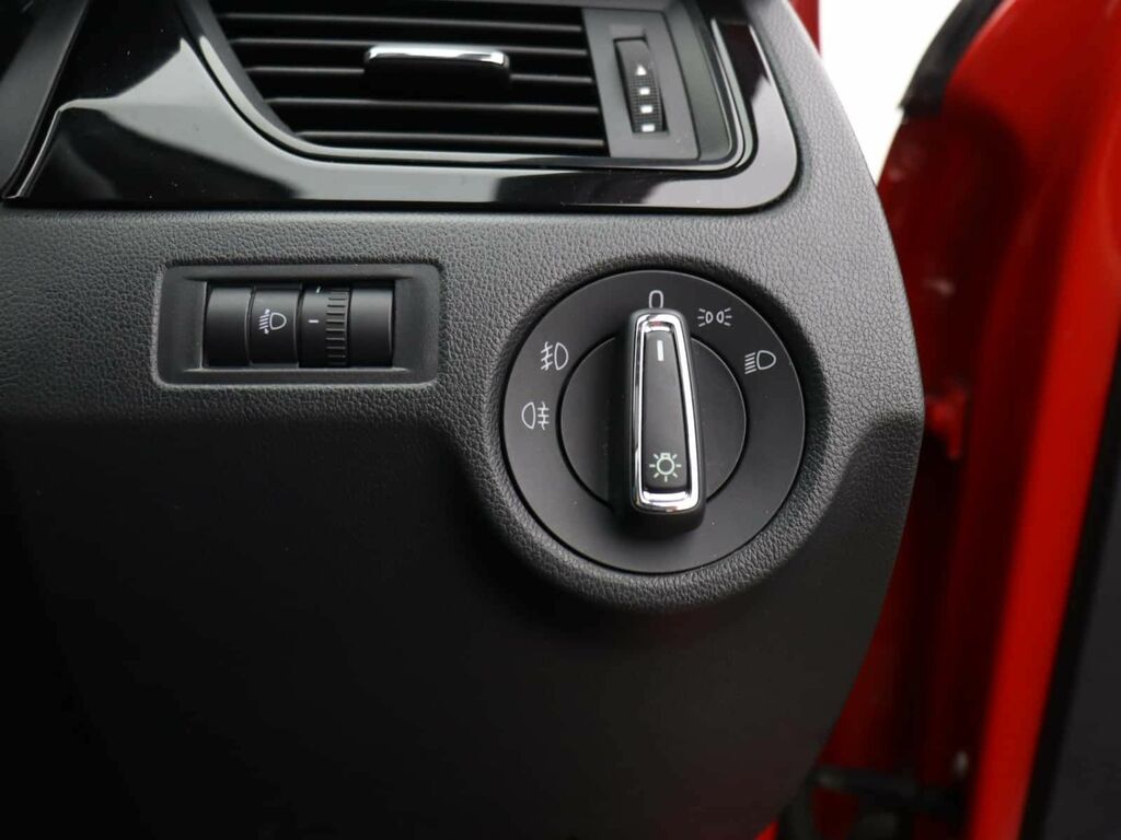 Skoda Rapid Spaceback 1L Se Tech Red #20