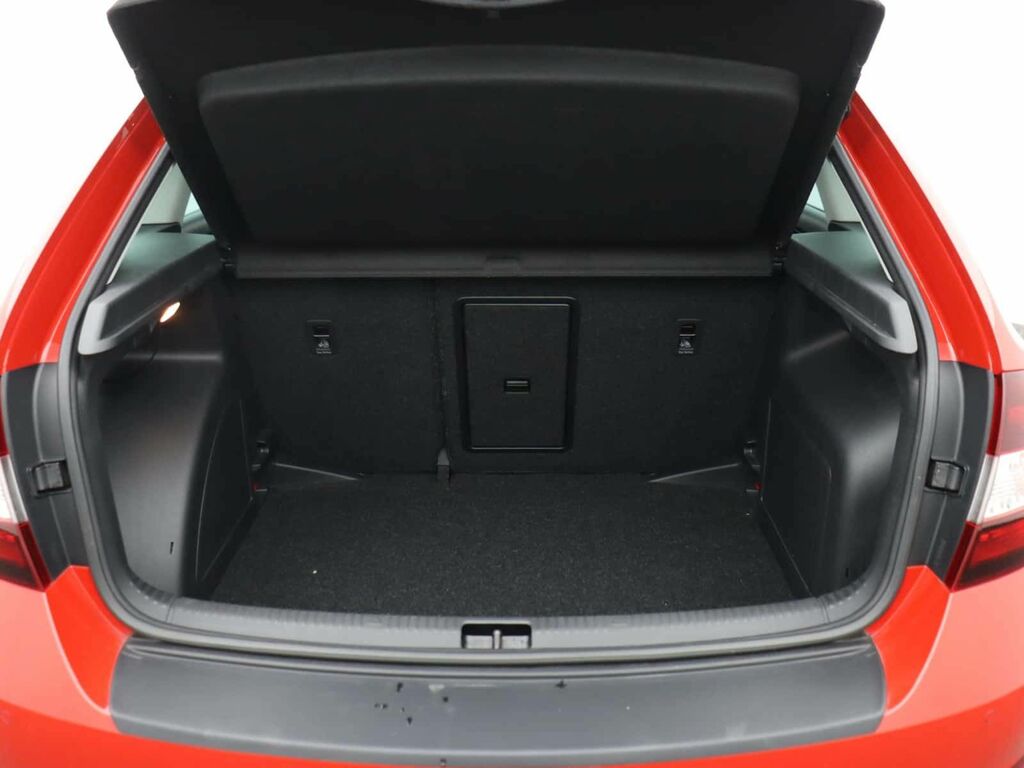 Skoda Rapid Spaceback 1L Se Tech Red #11