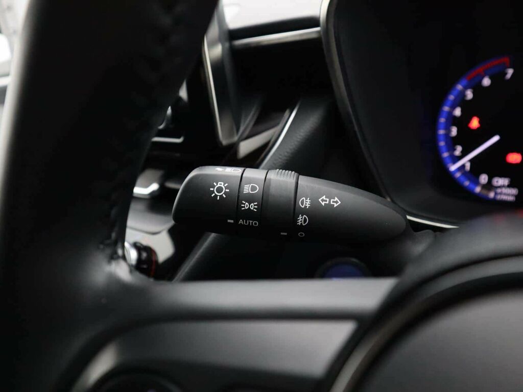 Toyota Corolla 1.8 Vvt-i Hybrid Design Cvt White #20