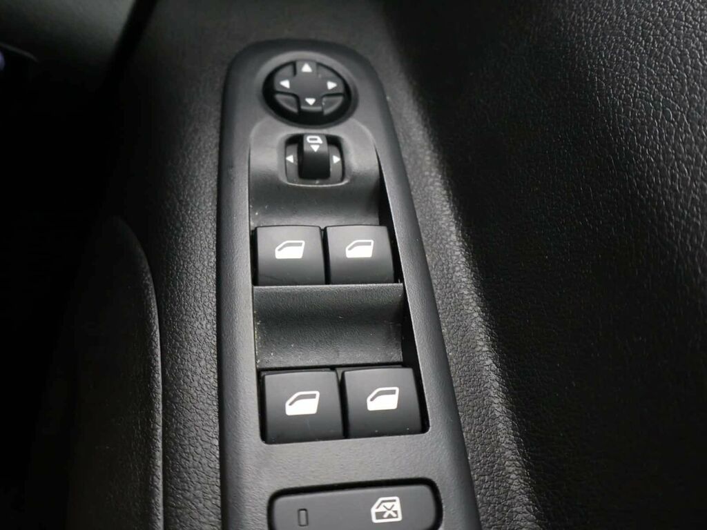 Vauxhall Combo-e Life Cargo L2h1 2300 50Kwh Dynamic White #25