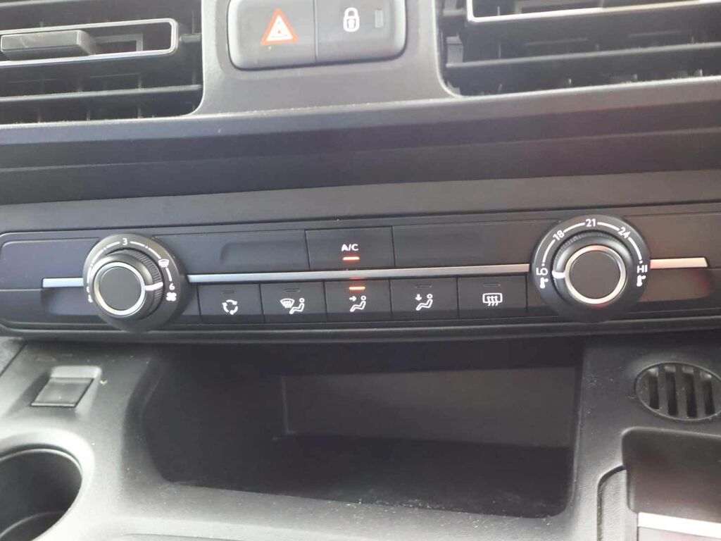 Vauxhall Combo-e Life Cargo L2h1 2300 50Kwh Dynamic White #17