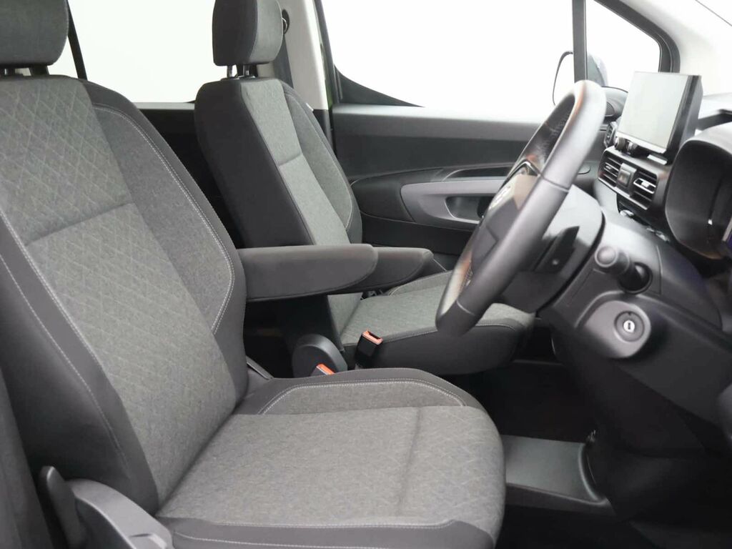 Vauxhall Combo-e Life 100Kw Ultimate XL 52Kwh 7. Black #8