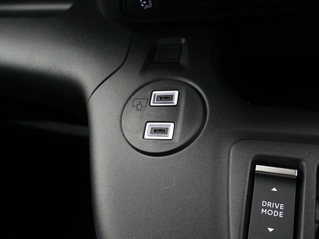 Vauxhall Combo-e Life 100Kw Ultimate XL 52Kwh 7. Black #17