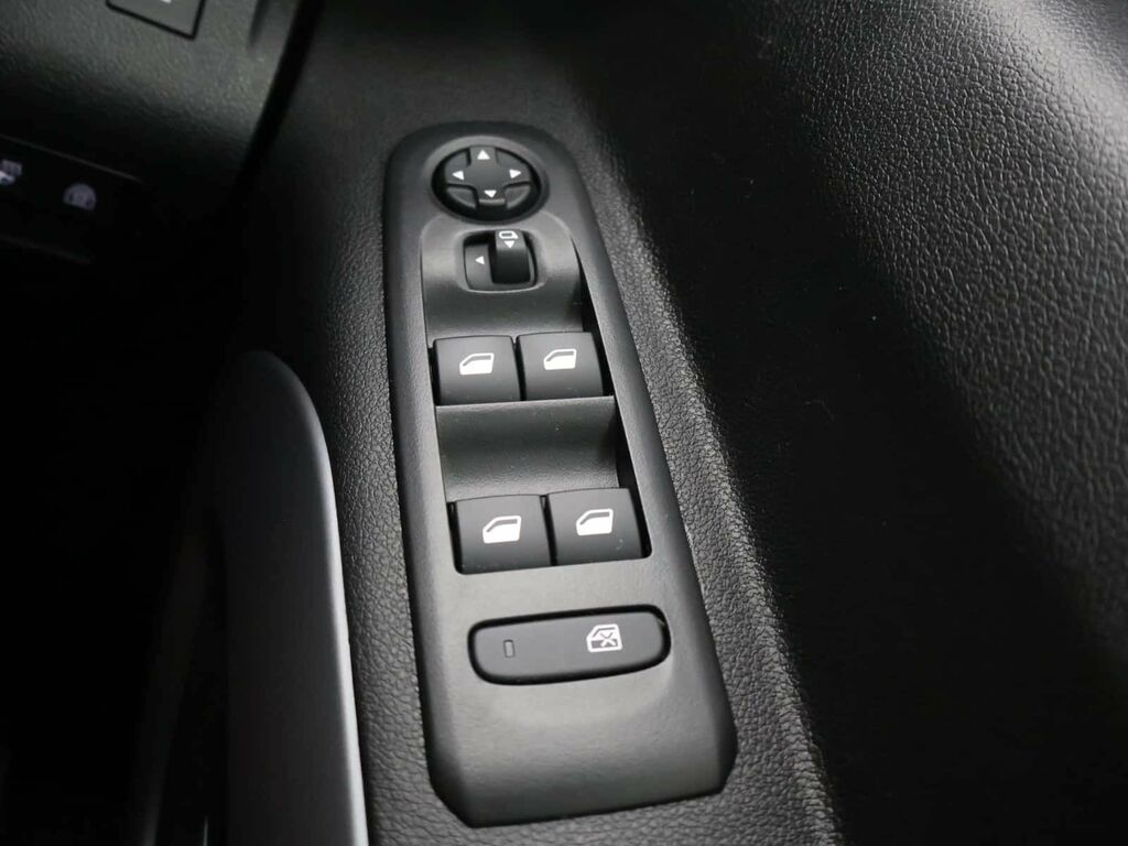 Vauxhall Combo-e Life 100Kw Ultimate XL 52Kwh 7. Black #24