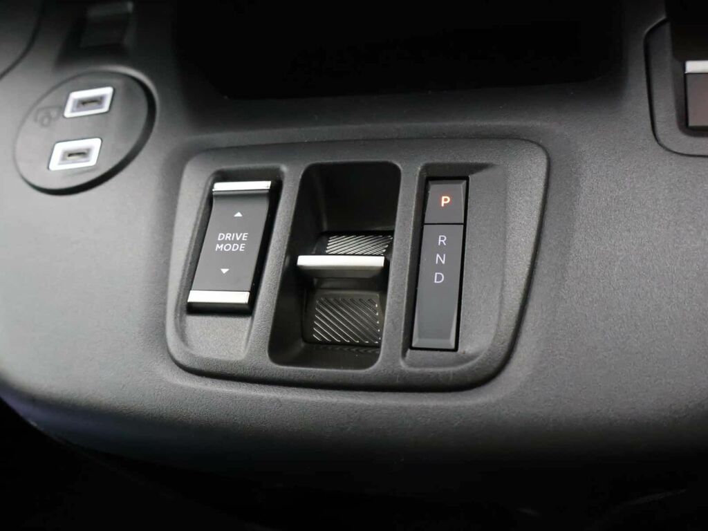 Vauxhall Combo-e Life 100Kw Ultimate XL 52Kwh 7. Black #18