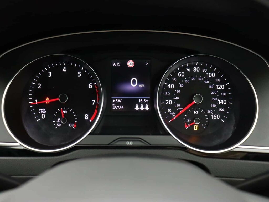 Volkswagen Passat 1.4L Gte Grey #15