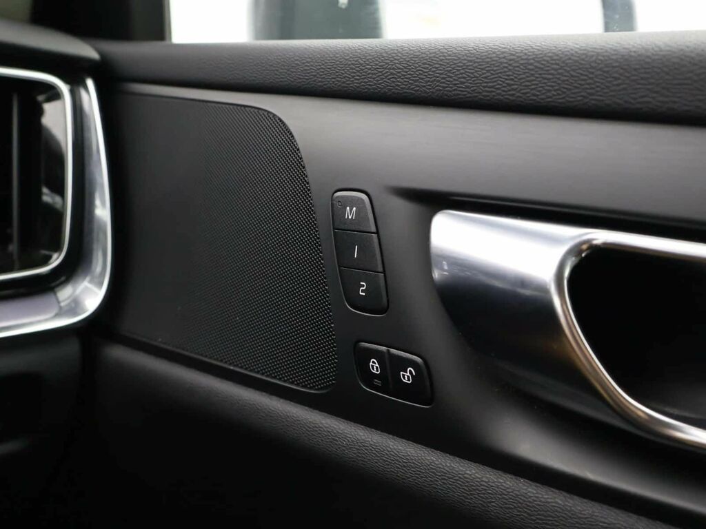 Volvo V60 2.0 B3p R Design Blue #23
