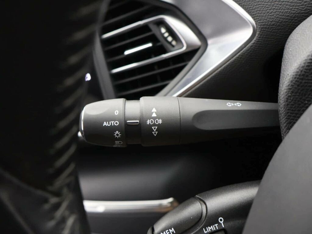 Peugeot 308 SW 1.5L Active White #21