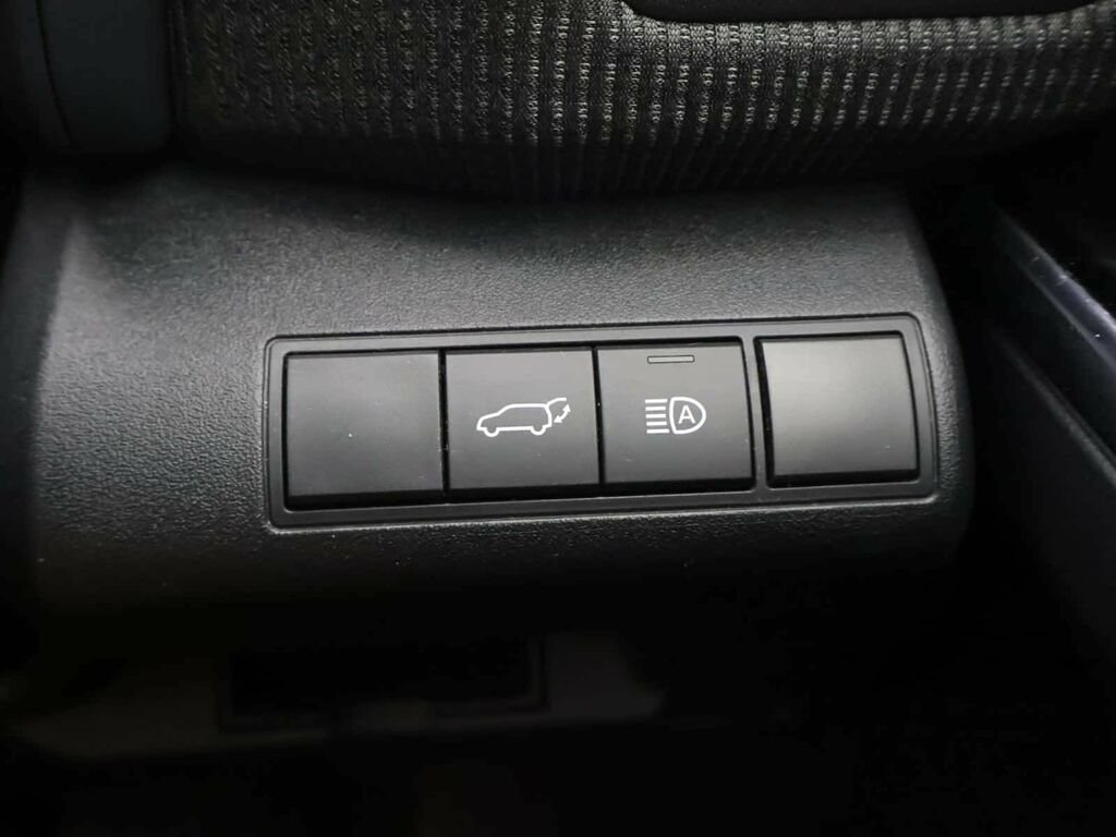 Subaru Solterra 71.4Kwh Touring Awd White #24