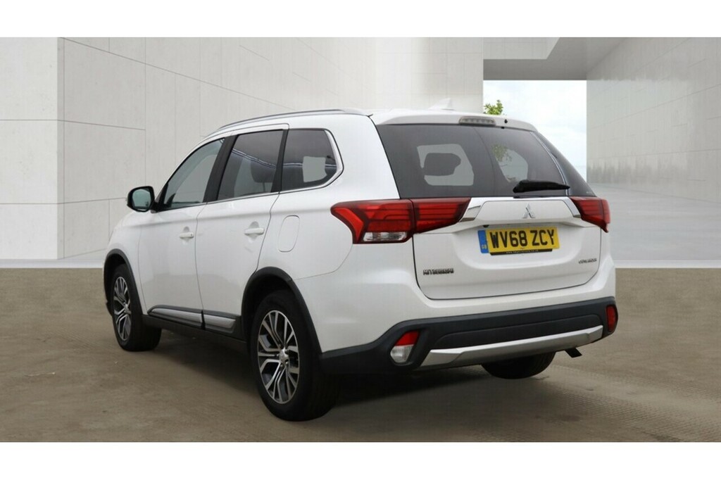 Mitsubishi Outlander Di-d 4 U5392 Ulez White #3