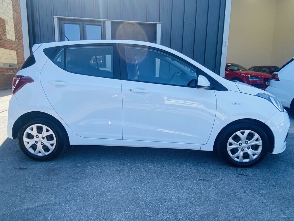Hyundai I10 Hatchback 1.2 Se 201564 EN64ZFV White #2