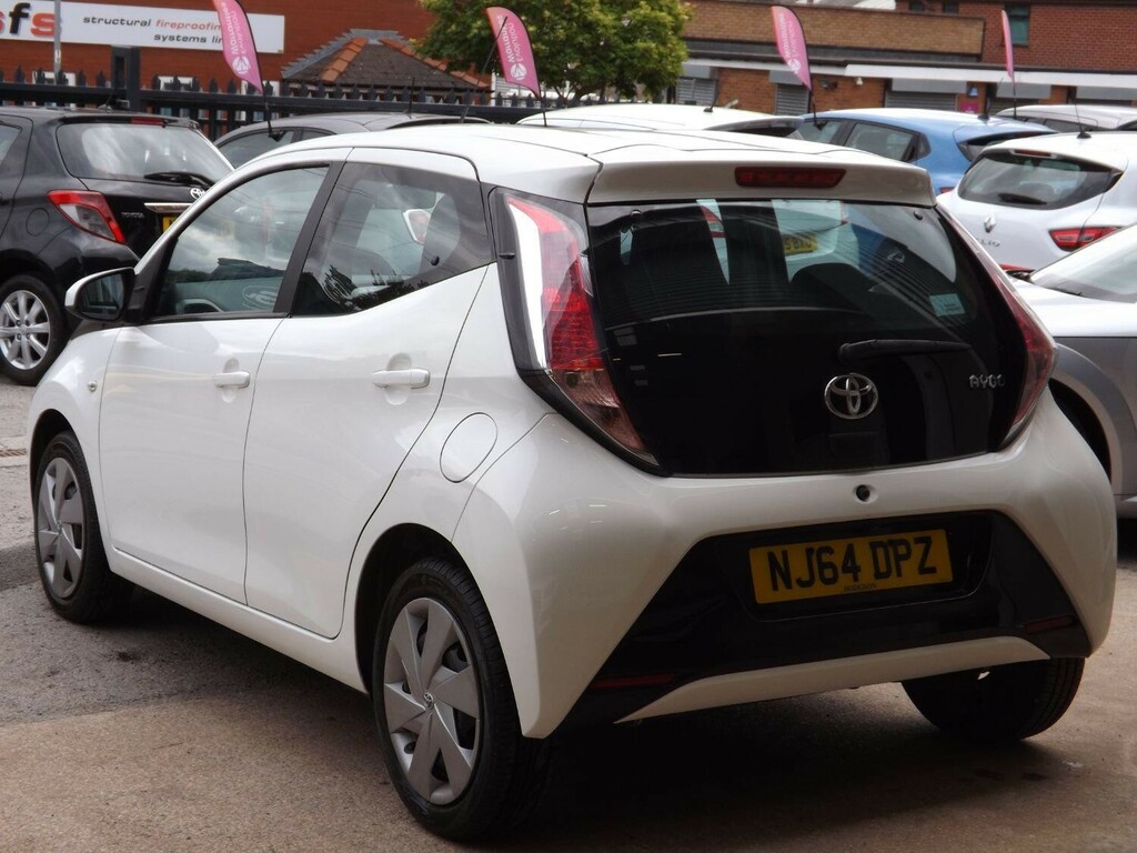 Toyota Aygo 1.0 Vvt-i X-play White #6