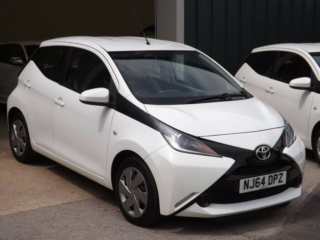 Toyota Aygo 1.0 Vvt-i X-play White #2