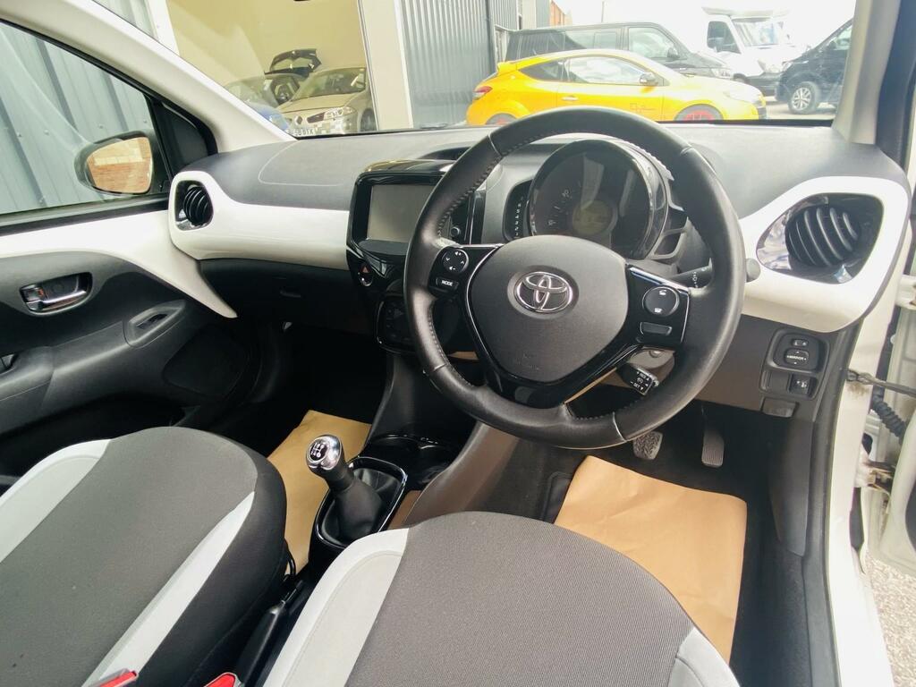 Toyota Aygo 1.0 Vvt-i X-press White #3
