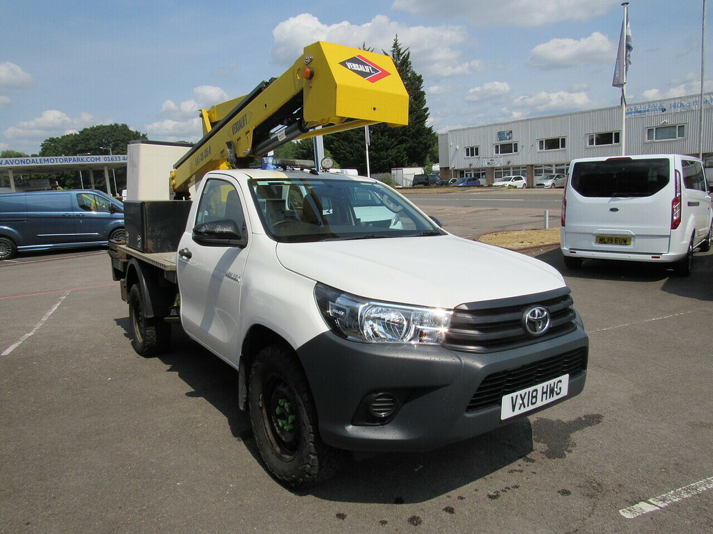 Toyota HILUX D-4d Active Access Platform Cherry Picker 4X4 White #3