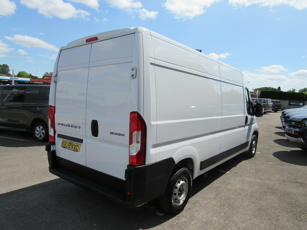 Peugeot Boxer 2.2 Bluehdi 335 Professional Panel Van White #2