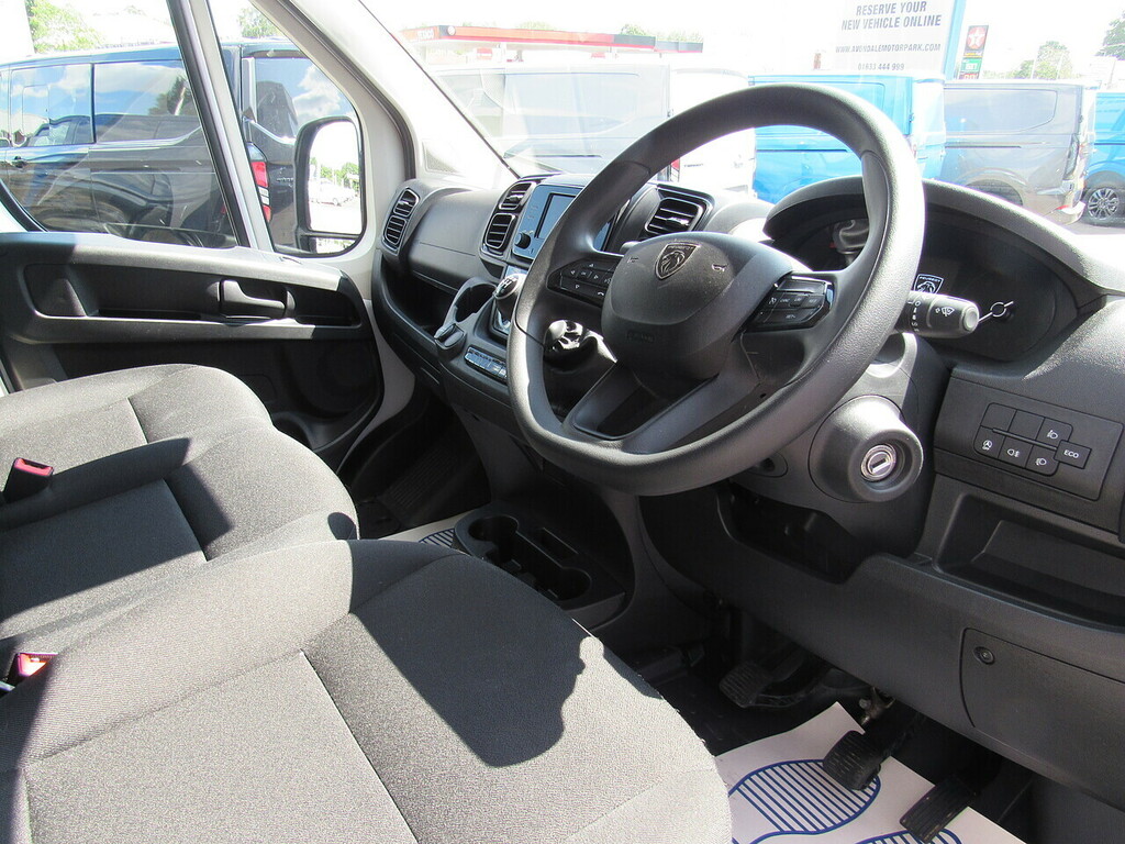 Peugeot Boxer 2.2 Bluehdi 335 Professional Panel Van White #6