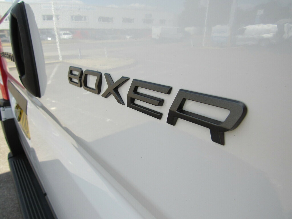 Peugeot Boxer 2.2 Bluehdi 335 Professional Panel Van White #4
