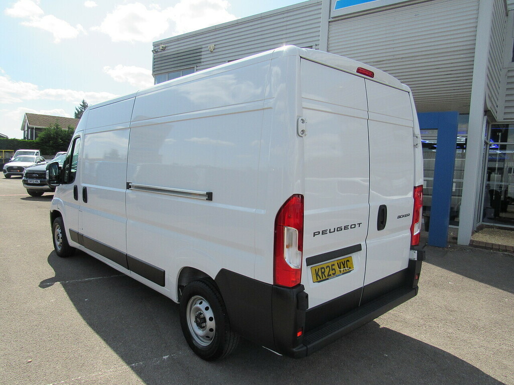 Peugeot Boxer 2.2 Bluehdi 335 Professional Panel Van White