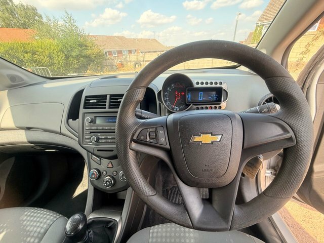 Chevrolet Aveo 1.3L Lt White #8