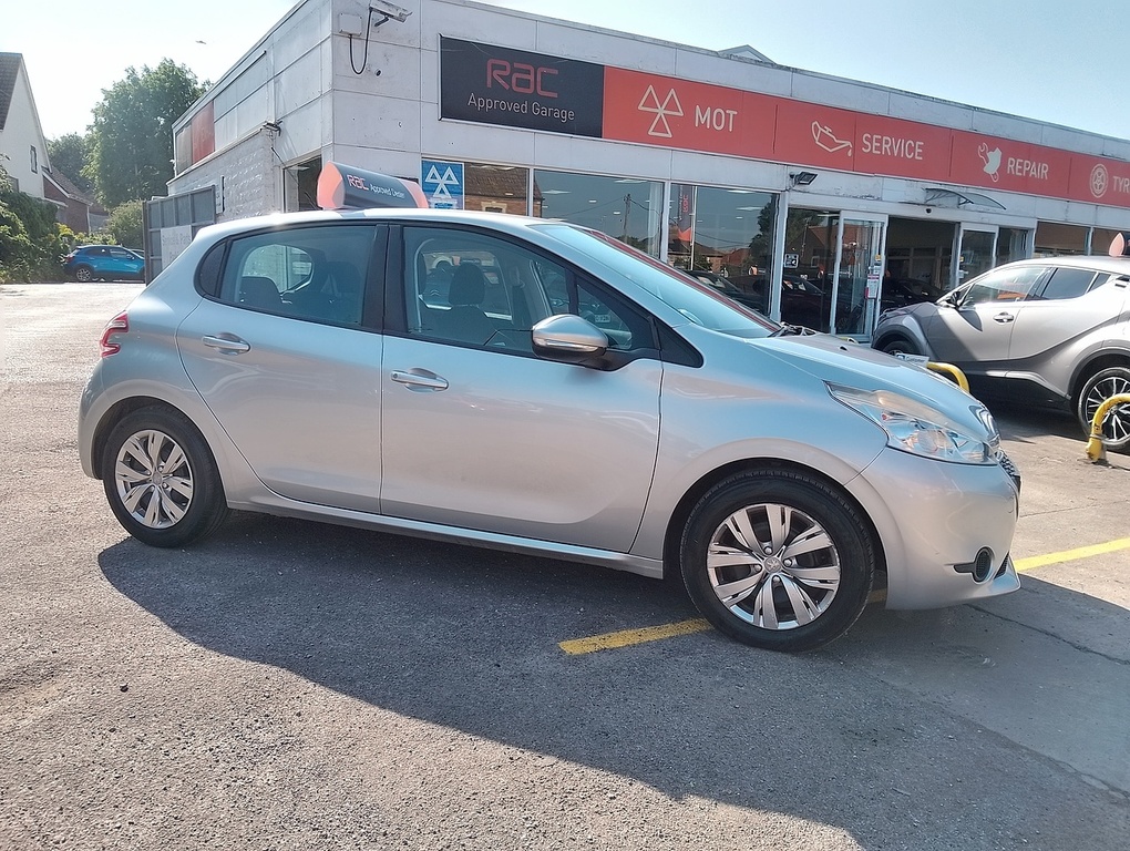 Peugeot 208 Vti Access Silver