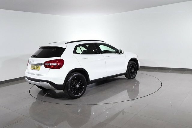 Mercedes-Benz GLA Class 1.3 Gla200 Amg Line Premium 7G-dct Euro 6 Ss Red #74