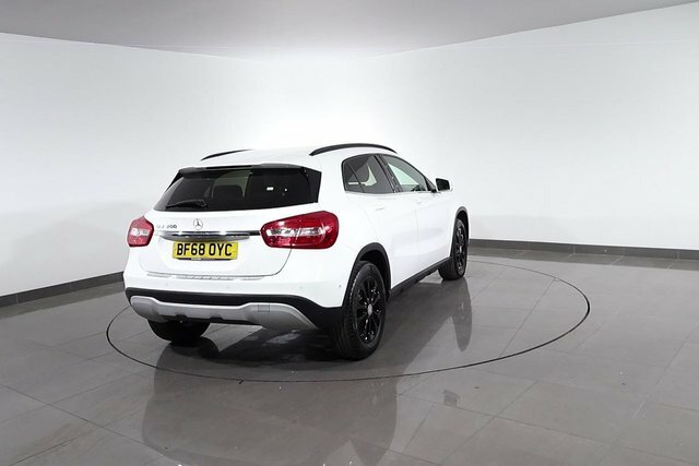 Mercedes-Benz GLA Class 1.3 Gla200 Amg Line Premium 7G-dct Euro 6 Ss Red #70
