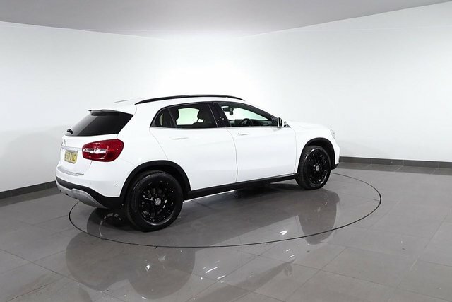 Mercedes-Benz GLA Class 1.3 Gla200 Amg Line Premium 7G-dct Euro 6 Ss Red #76