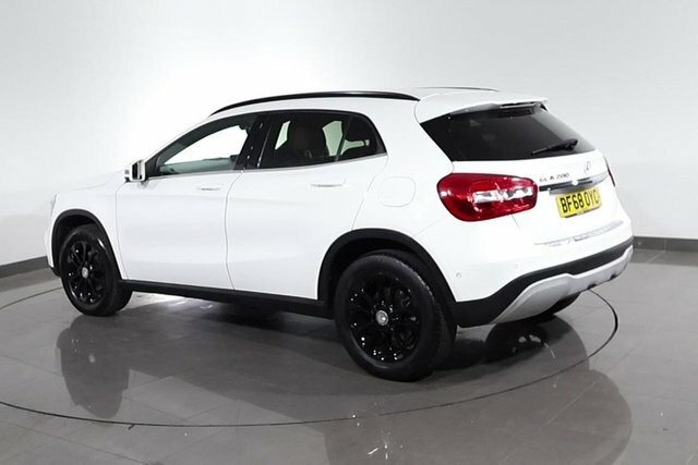 Mercedes-Benz GLA Class 1.6 Gla200 Se Executive Suv Eu White #2