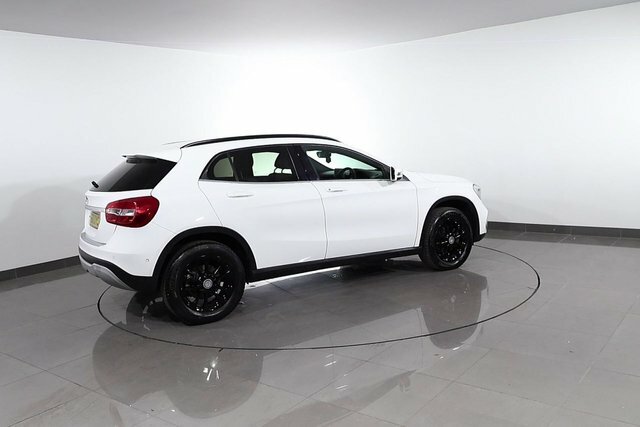 Mercedes-Benz GLA Class 1.3 Gla200 Amg Line Premium 7G-dct Euro 6 Ss Red #77