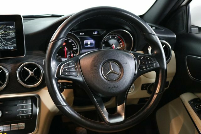 Mercedes-Benz GLA Class 1.3 Gla200 Amg Line Premium 7G-dct Euro 6 Ss Red #44