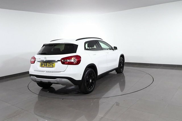 Mercedes-Benz GLA Class 1.3 Gla200 Amg Line Premium 7G-dct Euro 6 Ss Red #71