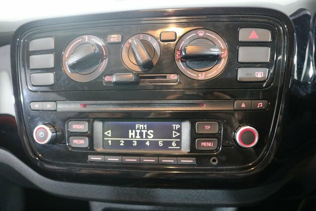 Volkswagen Up 1.0 Street Up 74 Bhp White #29