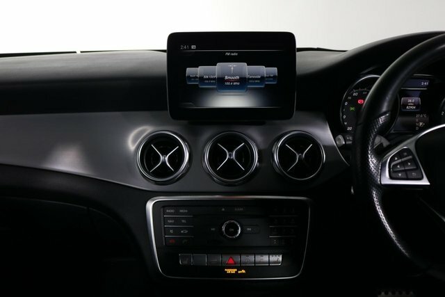 Mercedes-Benz GLA Class 2.1 Gla200d Amg Line Executive Suv 7G Grey #4