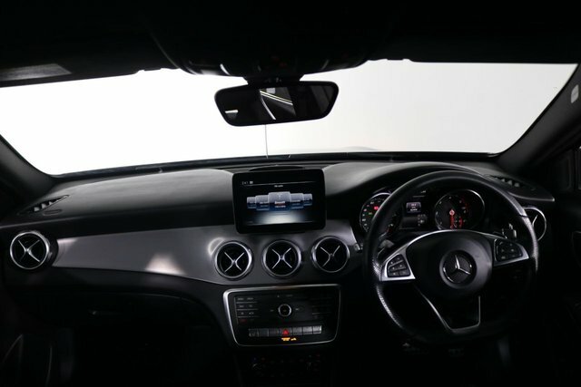 Mercedes-Benz GLA Class 2.1 Gla200d Amg Line Executive Suv 7G Grey #3